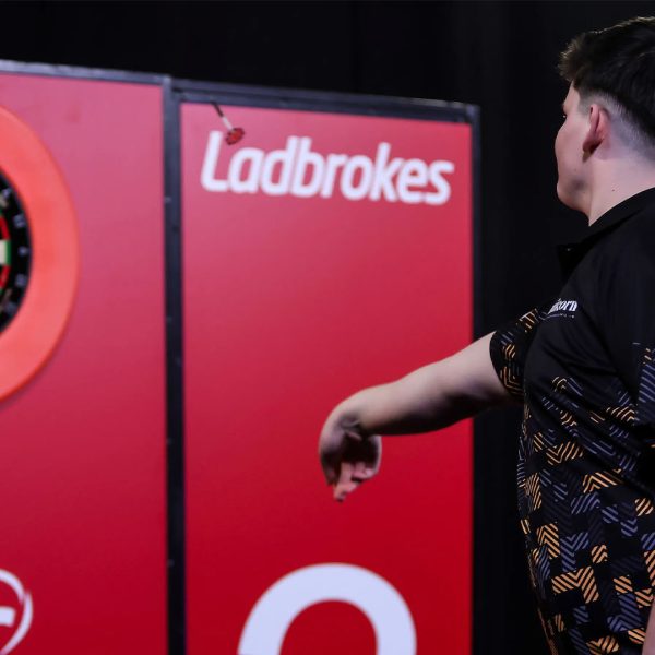 Henry Coates remporte son premier titre au Players Championship 25