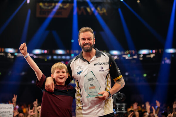 Ross Smith remporte son deuxième titre au Trophée de Hongrie de fléchettes