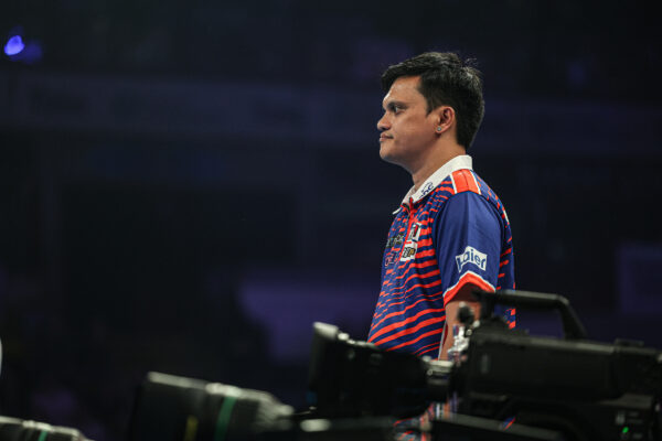 Lourence Ilagan et Alexis Toylo se retirent des finales 2026 Retrait de Lourence Ilagan et Alexis Toylo des finales de darts 2026, problèmes de visa.