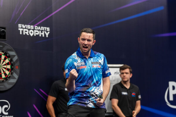 Luke Humphries et Jonny Clayton brillent au Swiss Darts Trophy