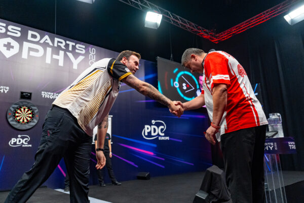 Ross Smith traite Mensur Suljovic d’« Absolu Casque » après la controverse à Bâle